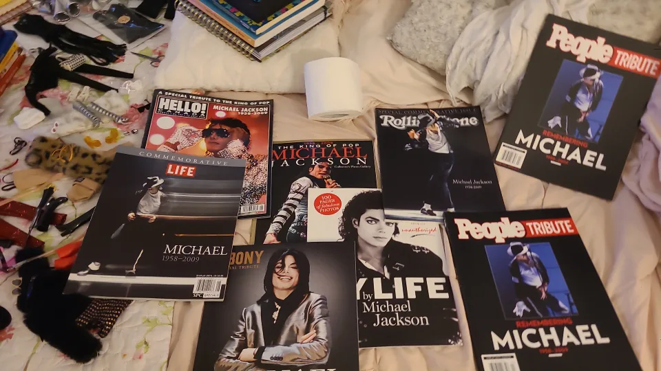 Michael Jackson Magazine & Book Collector thumbnail