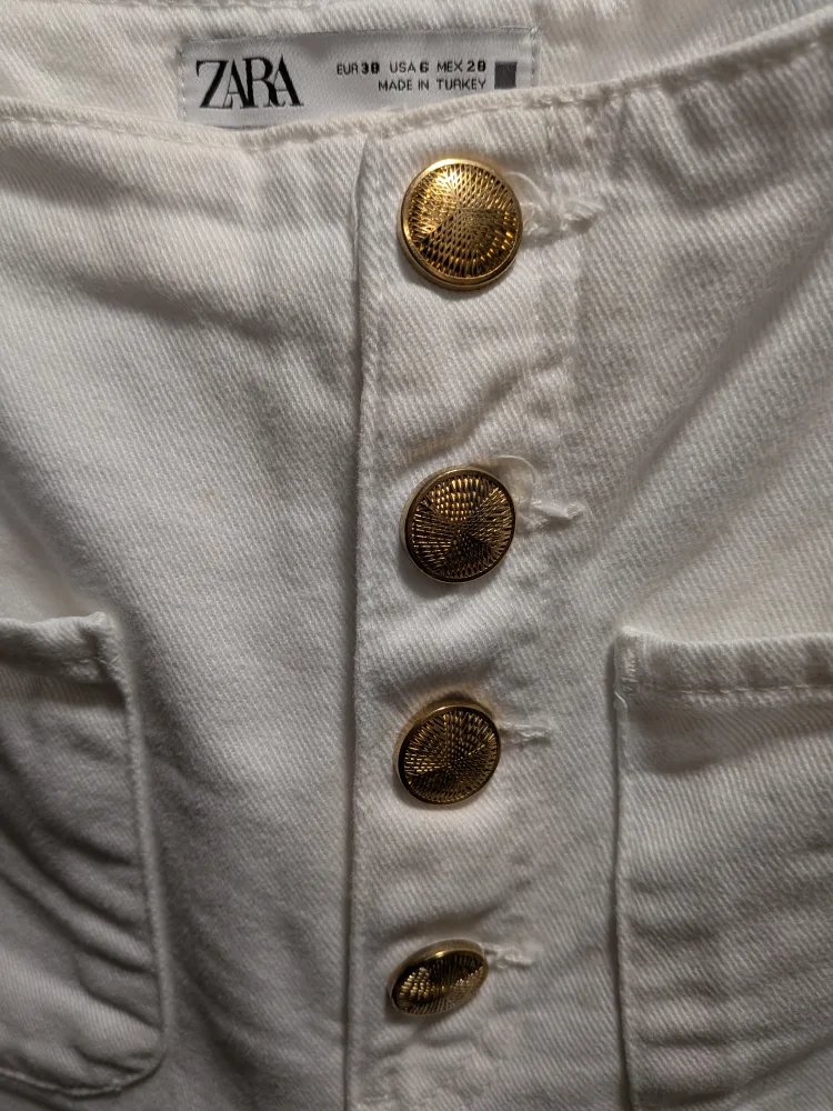 Zara White Wide Leg Pants - Size 6 image indicator(2)