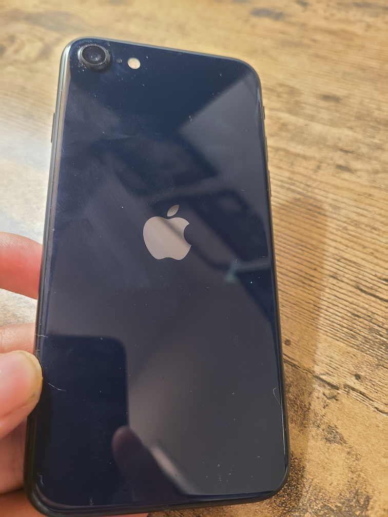 Apple iPhone SE (3rd Gen) 64GB - Like New! - photo 3