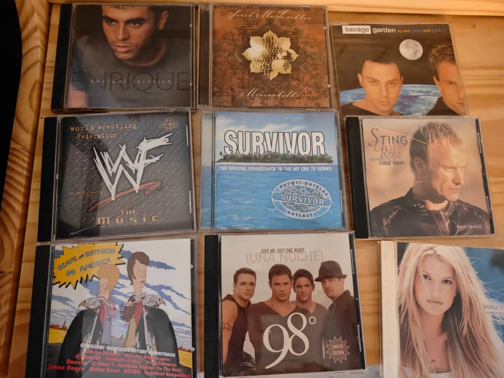 45 Box of Assorted Music CDs image indicator(2)