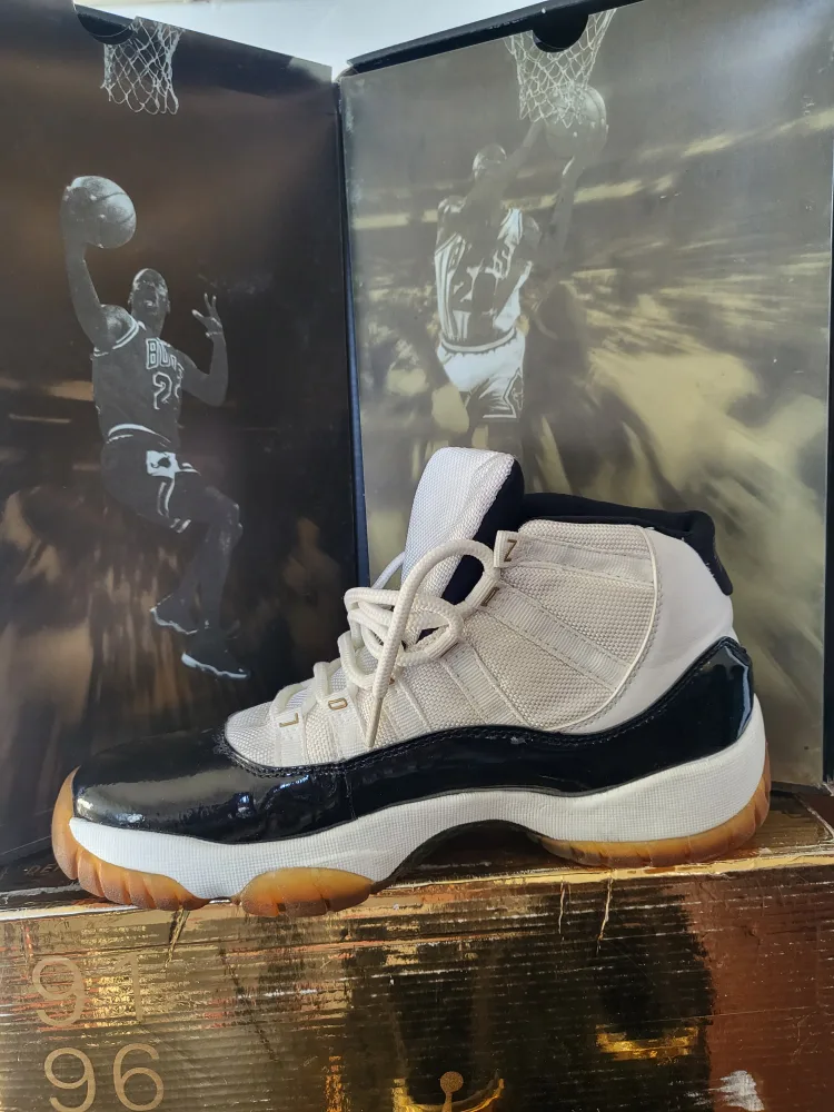 Air Jordan 11 Retro Concord image indicator(4)