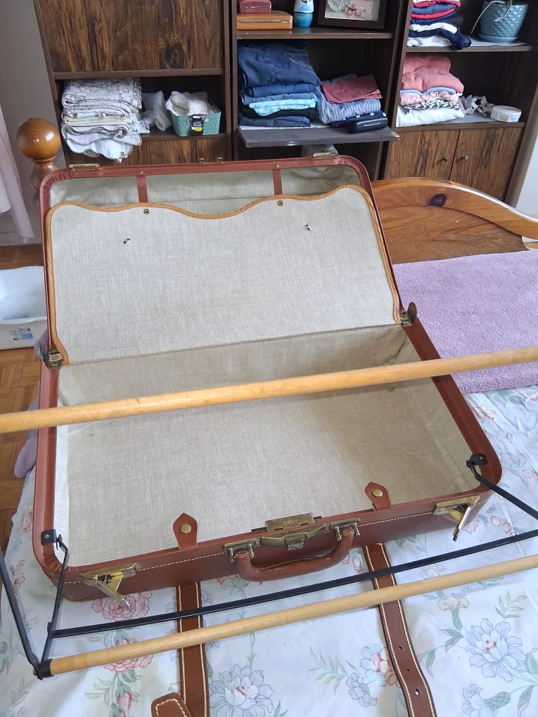 Vintage Leather Suitcase - Genuine Cowhide image indicator(8)