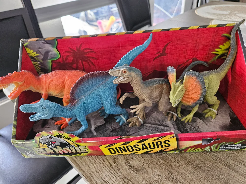 Dino Valley Dinosaurs & Matchbox Car Set thumbnail