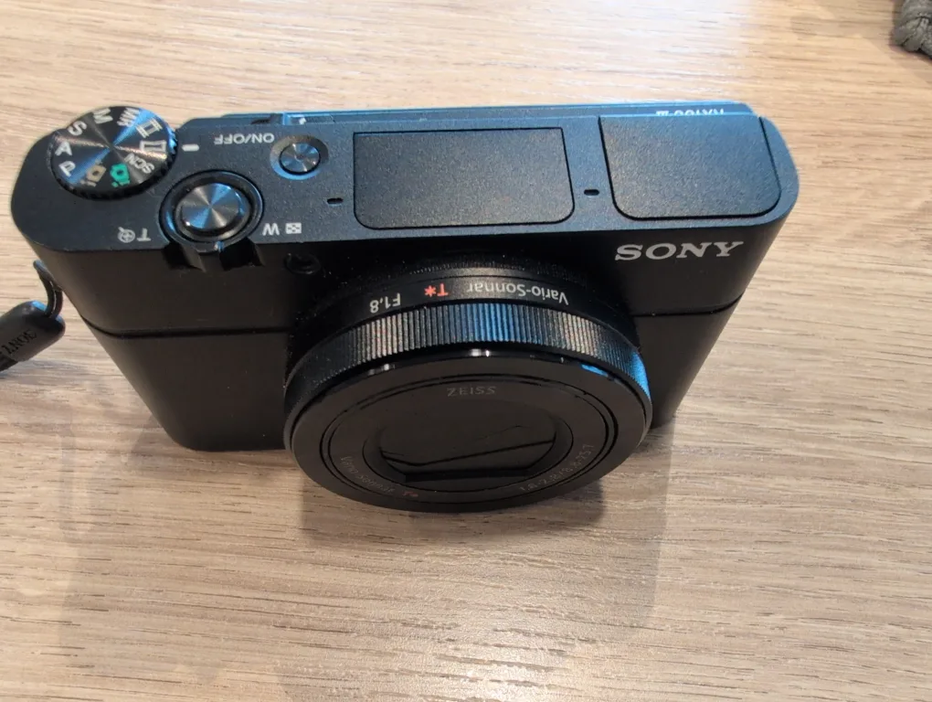 Sony RX100 III Cyber-shot Digital Camera image indicator(2)