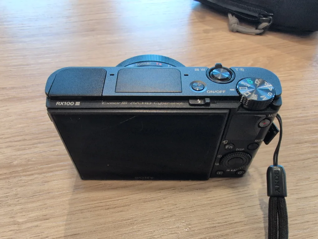 Sony RX100 III Cyber-shot Digital Camera image indicator(3)