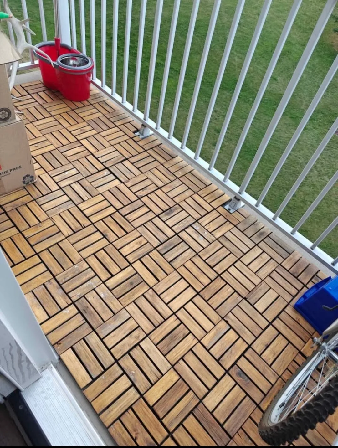 Wooden deck floor tiles, 33 pieces thumbnail