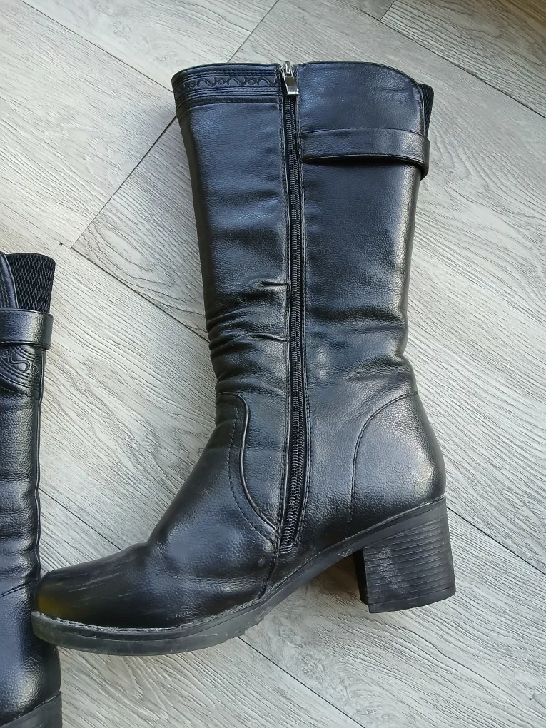 Canada Comfort beautiful black knee high warm boots, size 8 image indicator(7)