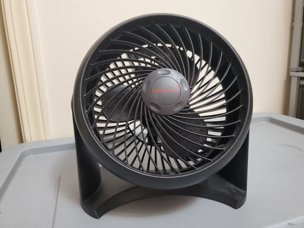 Honeywell Black Table Fan thumbnail