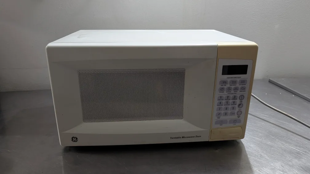 GE Turntable Microwave Oven thumbnail