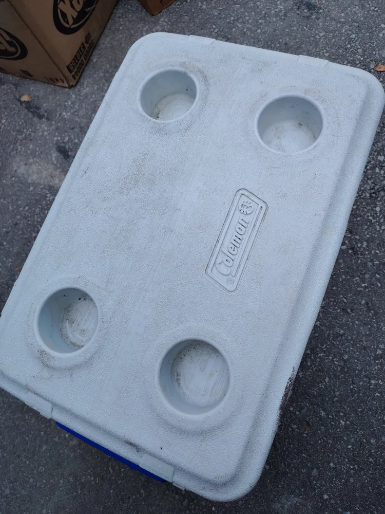 Coleman Wheeled Cooler - Blue & White image indicator(3)