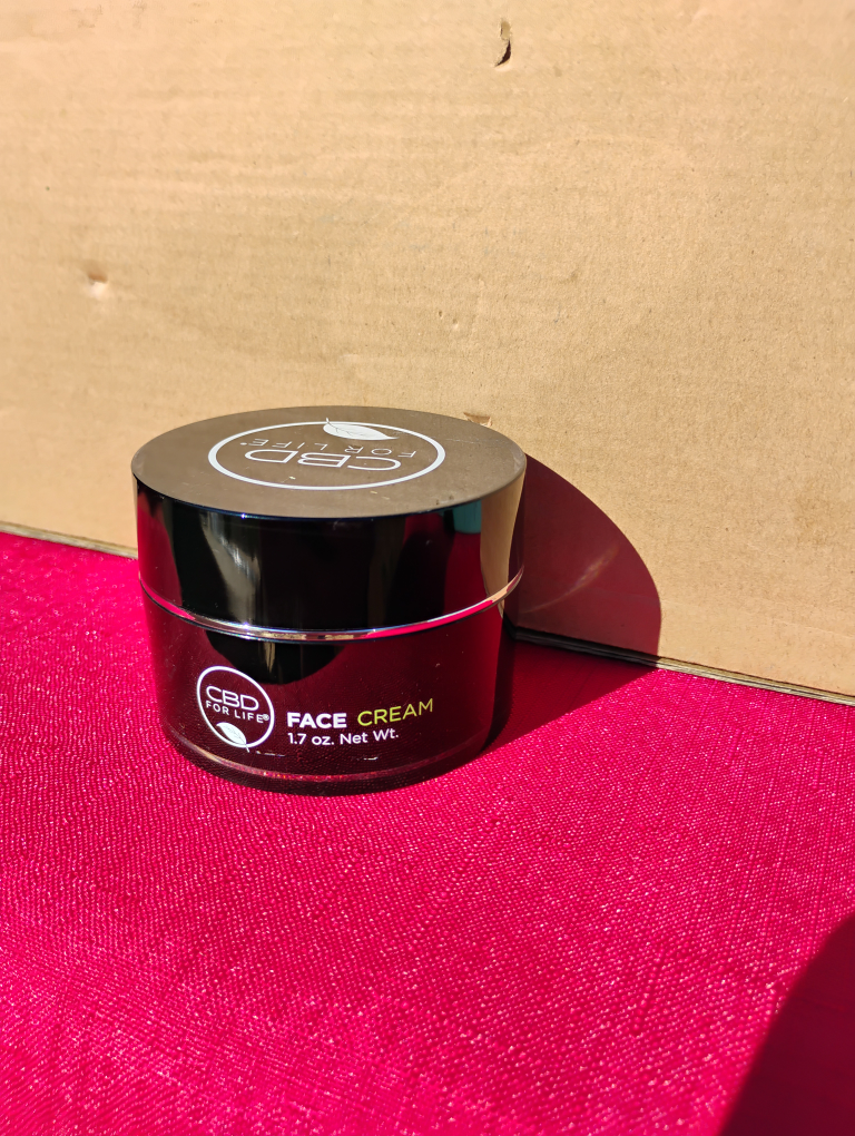 name brand face cream- new! 5/2027 - photo 4