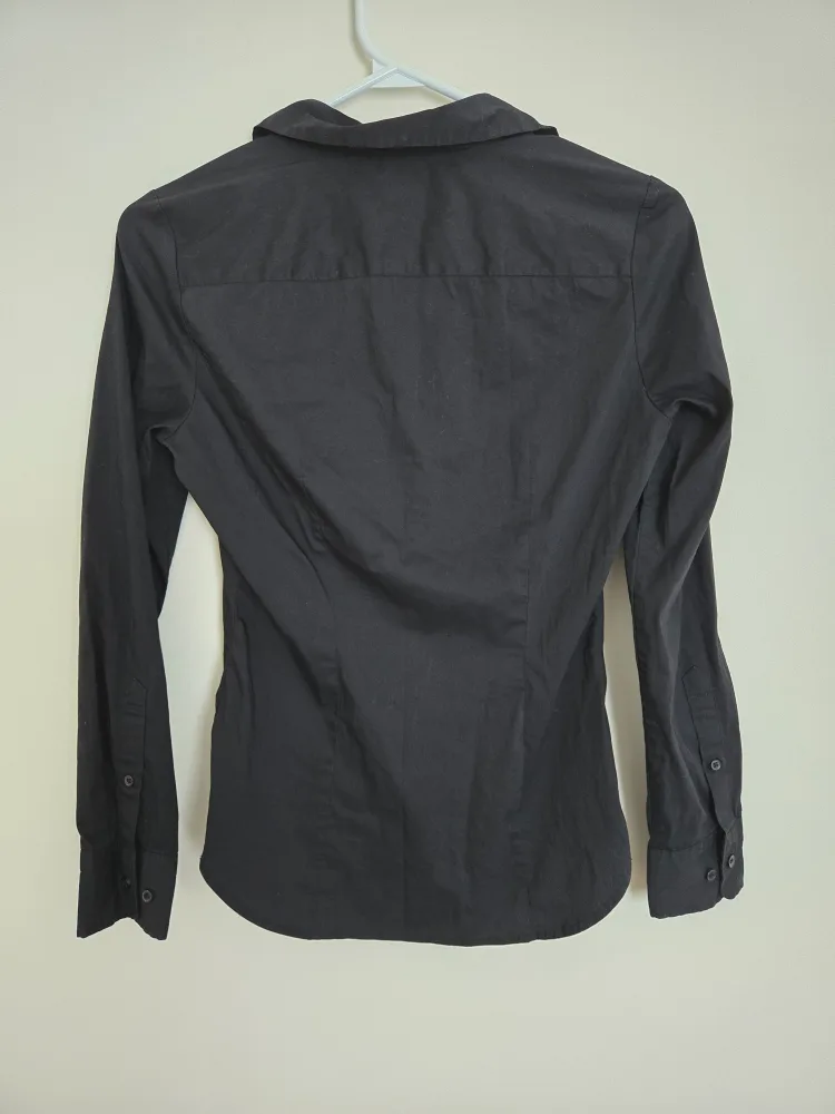 H&M Black Long Sleeve Button-Up - Size 4 image indicator(3)