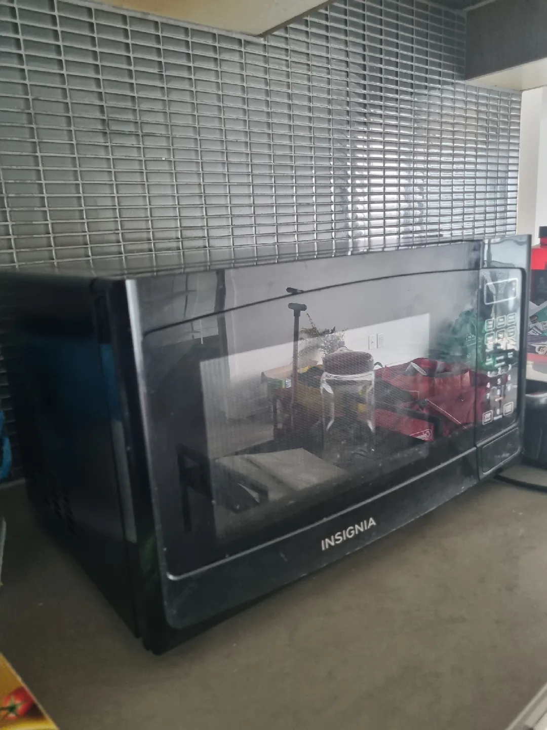 Insignia Microwave Oven