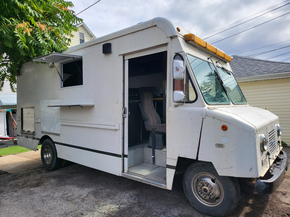 Food Truck - 93 Ford Econoline - photo 2