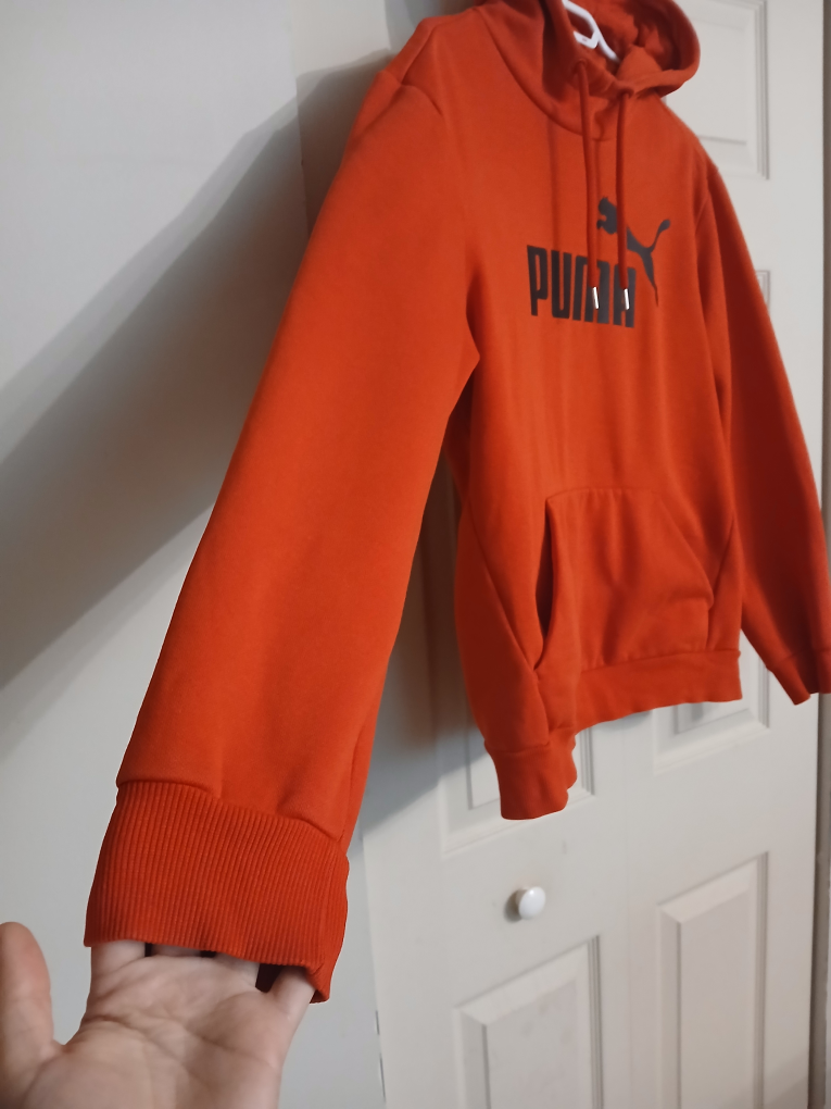 PUMA red hoodie with large pocket, size medium (M) - photo 3