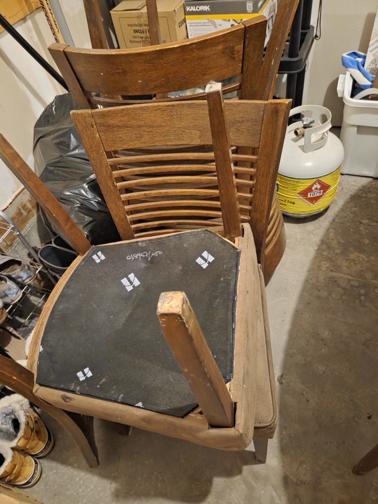 Dining Table and 4 Chairs - Wood - photo 3