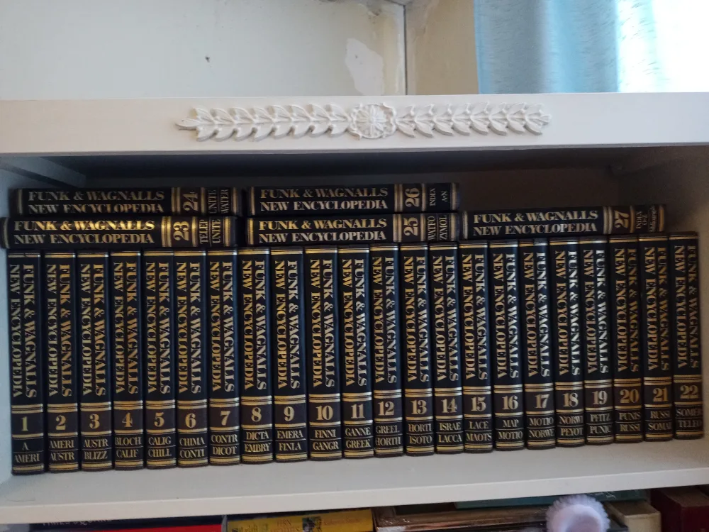 Funk & Wagnalls New Encyclopedia Set thumbnail