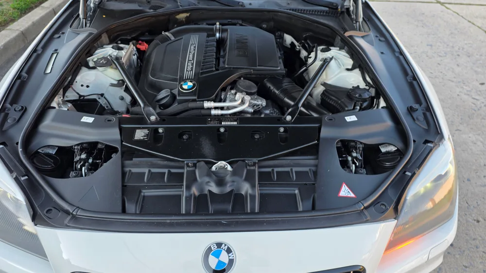 BMW 640i Convertible - White image indicator(9)