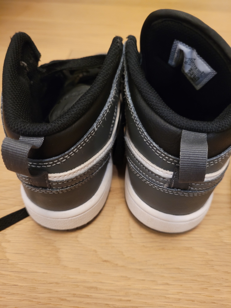 Jordan 1 Mid Sneakers - Size 1Y - photo 4