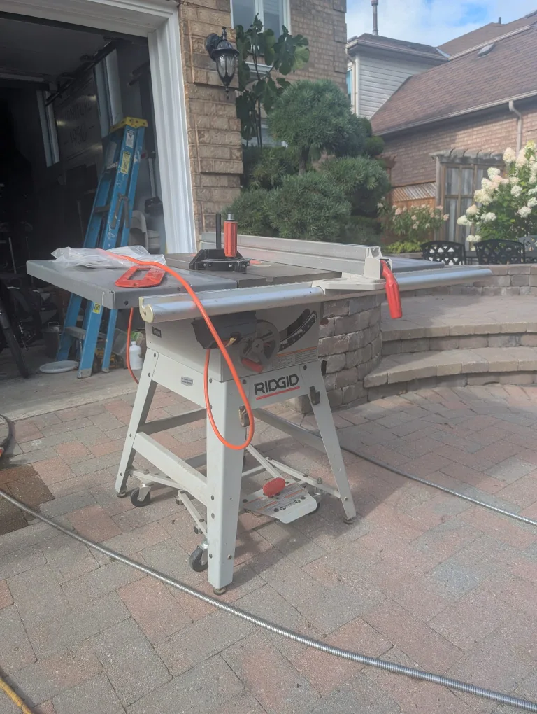 10" Ridgid Table Saw with cast iron top thumbnail