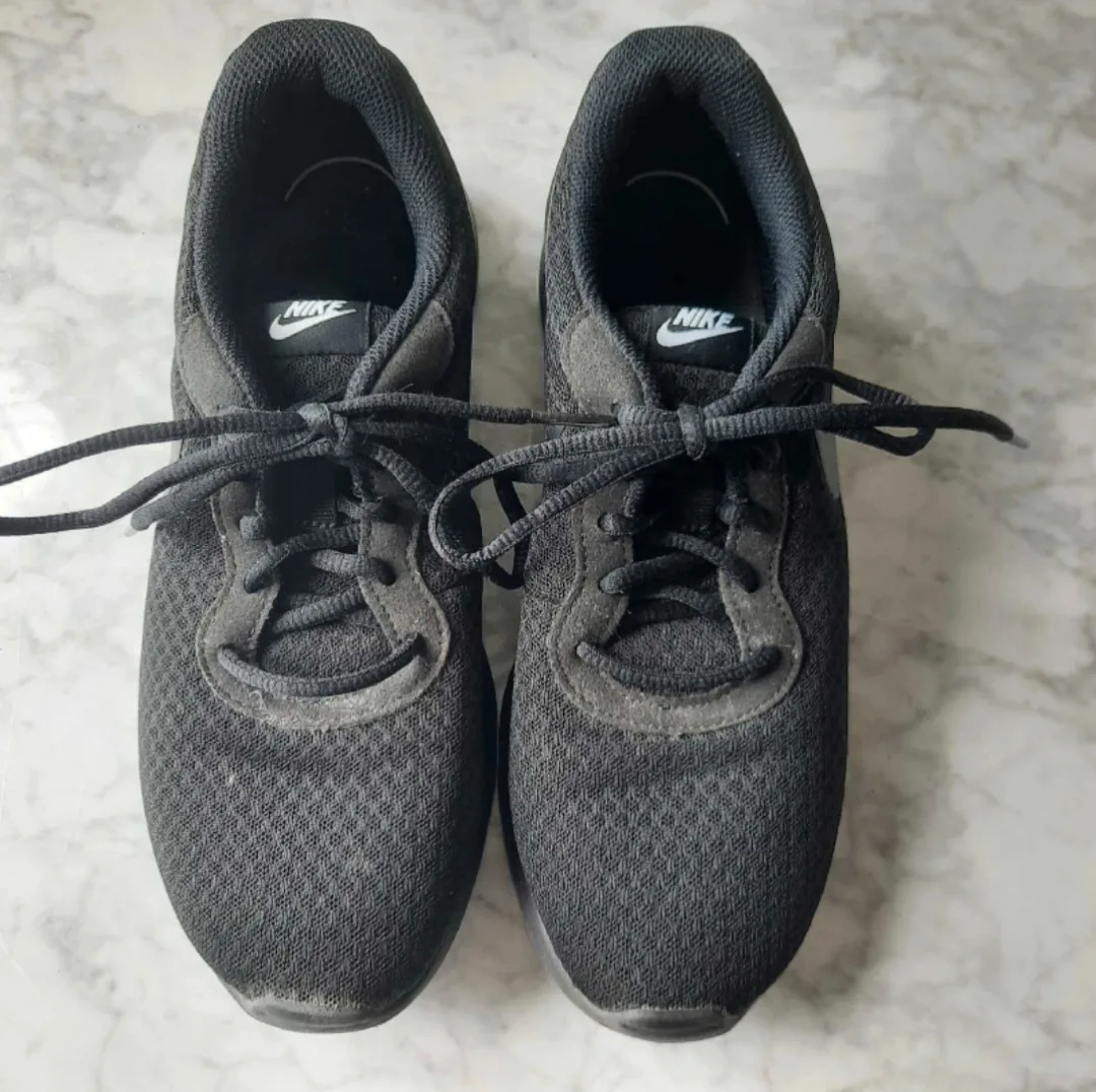Nike Tanjun Black Running Shoes - Size 9.5 Womens image indicator(3)