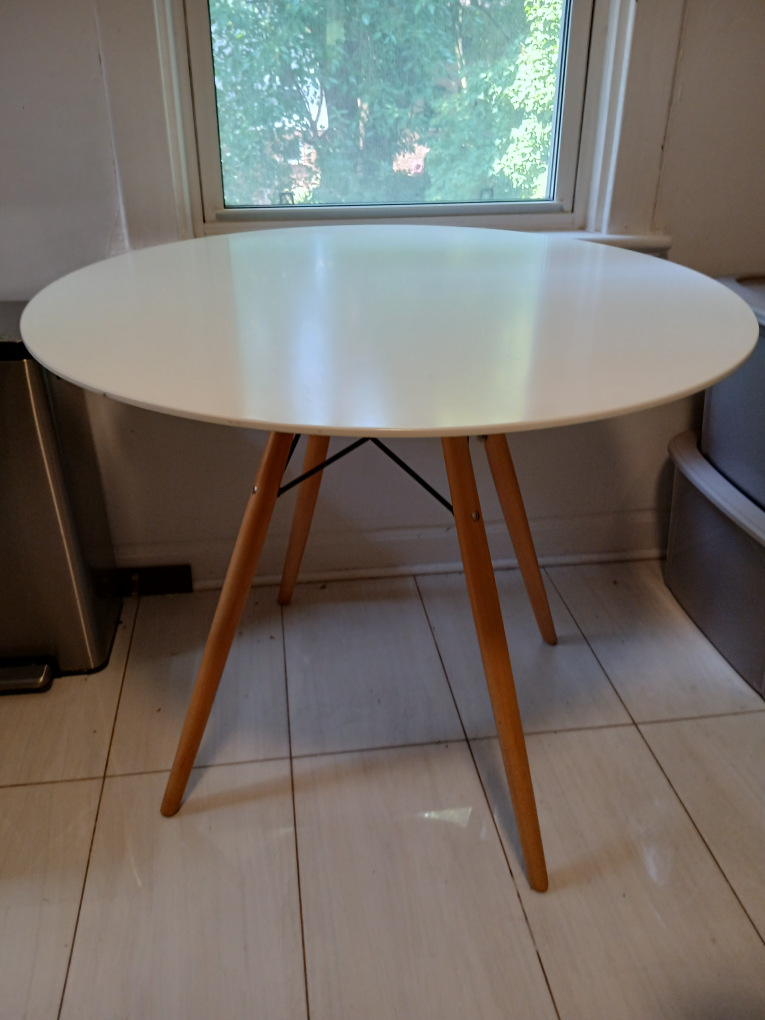 Round Dining Table - White, 35 inches