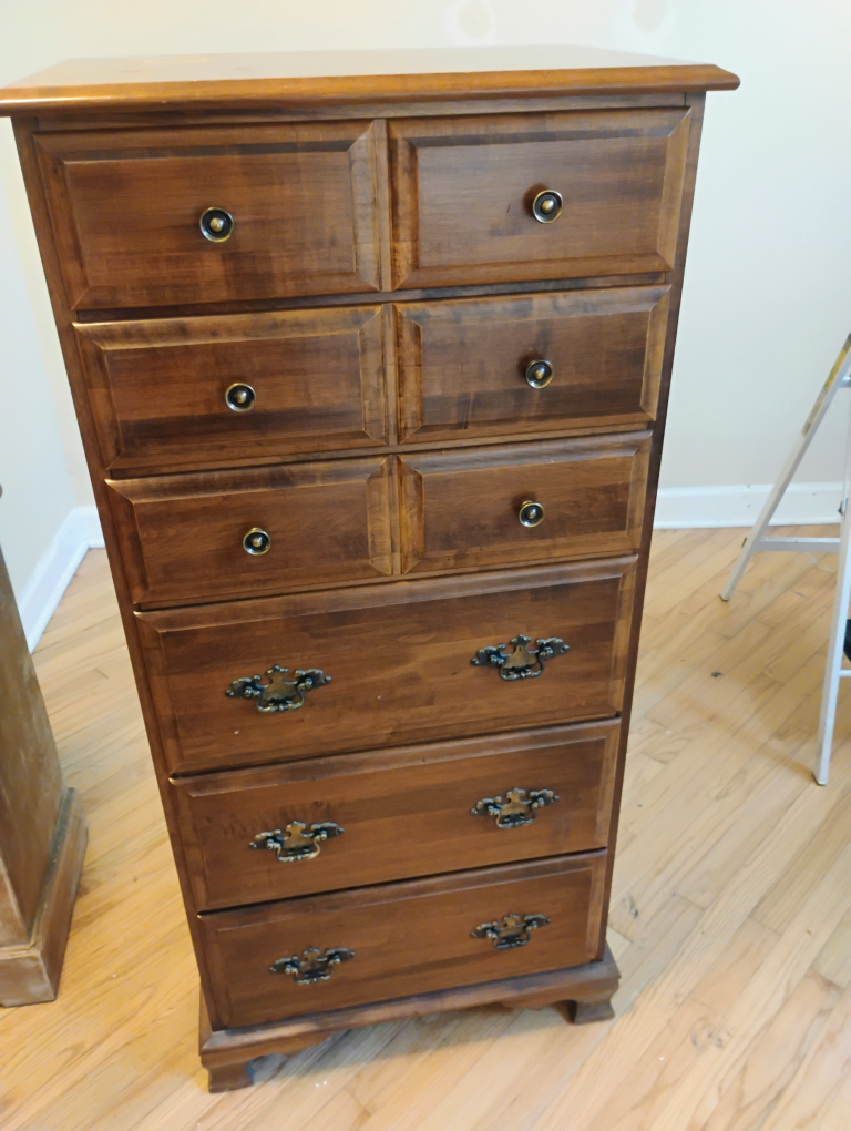 wood dresser - photo 2