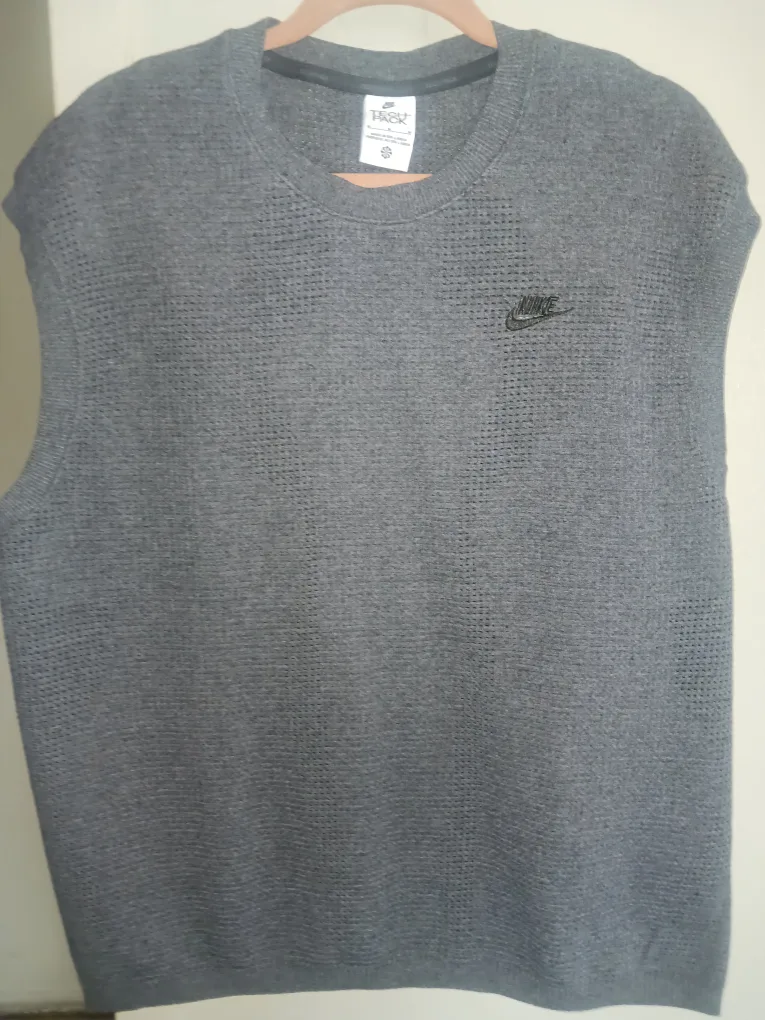 🧡 bingo  Nike Tech Pack Sleeveless Top - Size M thumbnail