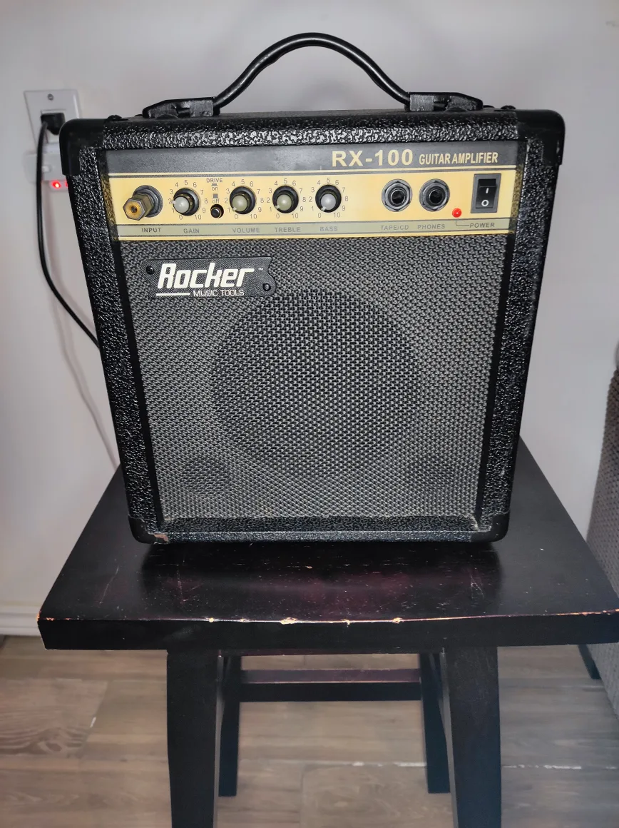 Rocker RX-100 Guitar Amplifier thumbnail