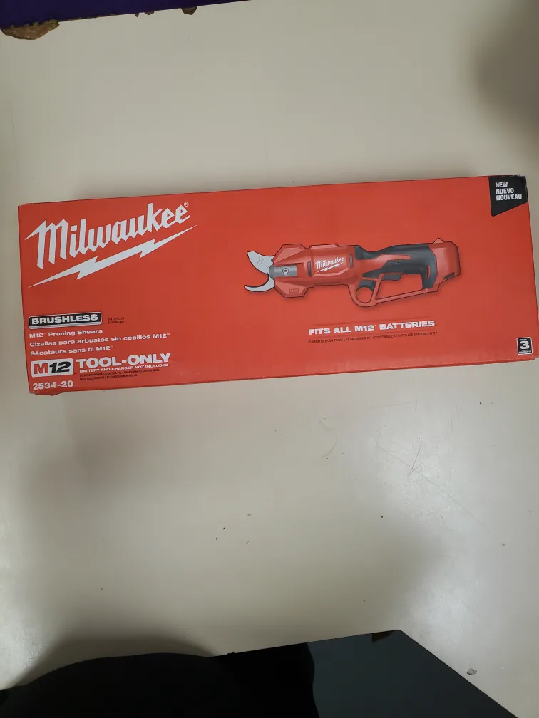 New Milwaukee M12 Brushless Pruning Shears thumbnail