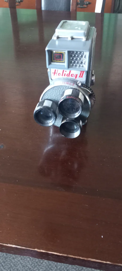 Holiday II Vintage 8mm Movie Camera thumbnail