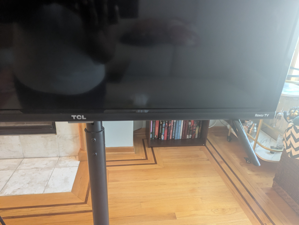 TCL Roku TV - 32 inch (Without Cart, Has Mount) - photo 3
