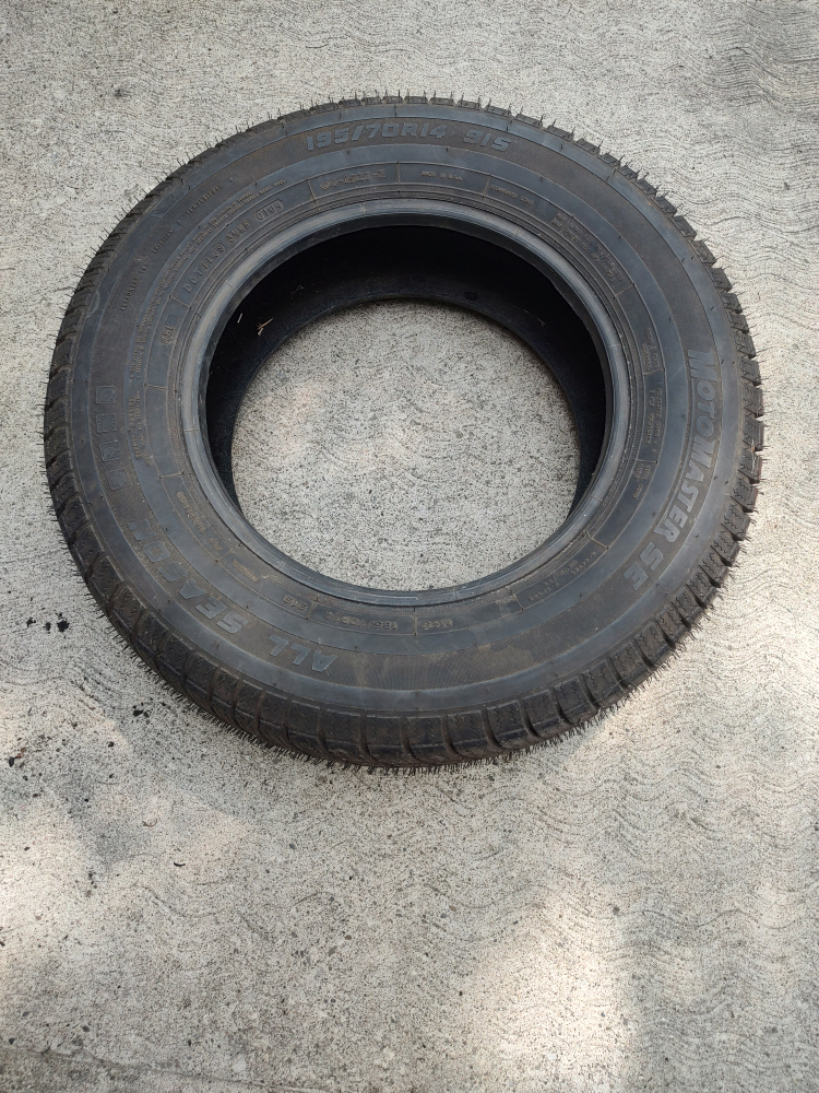 MotoMaster SE All Season Tire 195/70R14