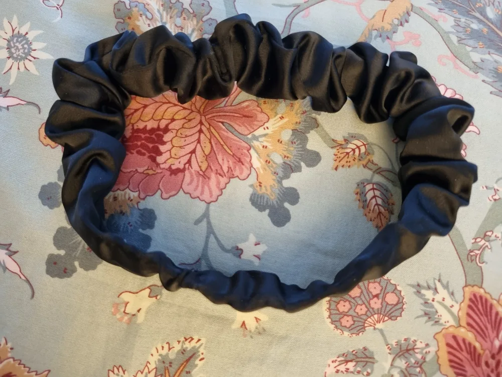 Black Scrunchie Headband image indicator(2)