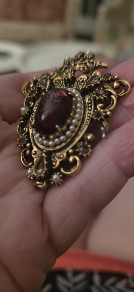 Vintage Gold Tone Brooch with Faux Pearls - photo 2