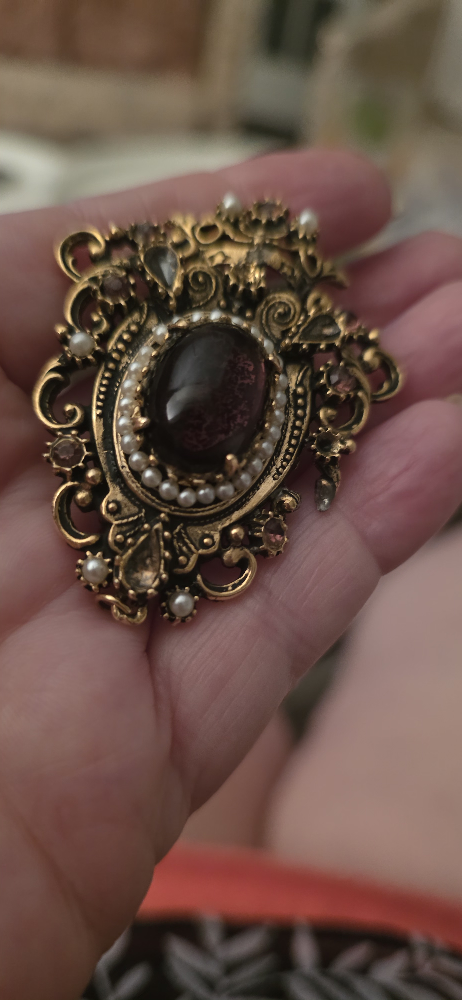 Vintage Gold Tone Brooch with Faux Pearls - photo 3