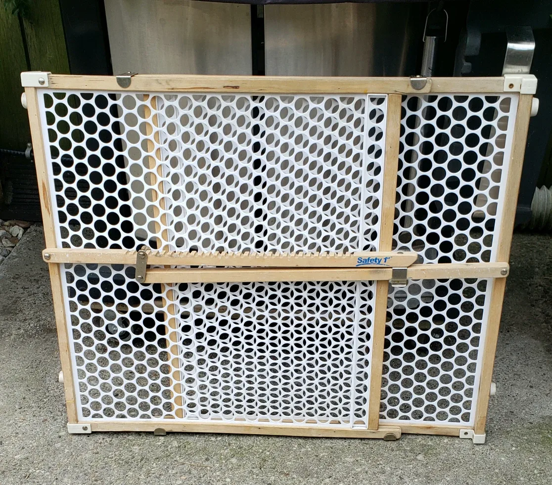 Safety 1st Expandable Baby Gate thumbnail