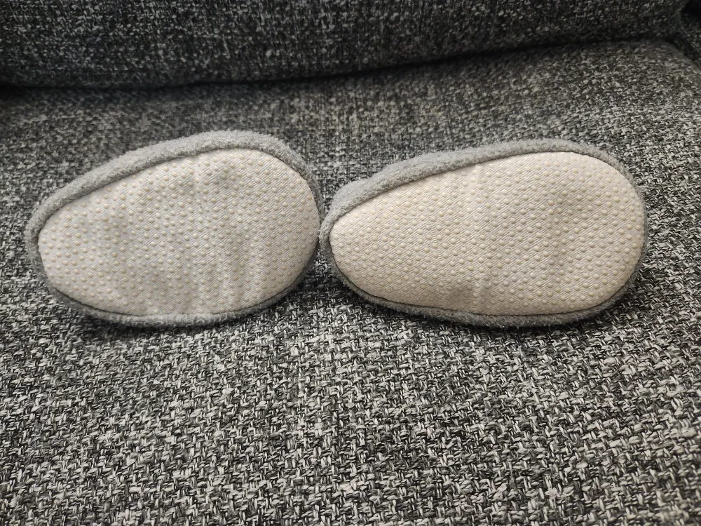 NHL Toronto Maple Leaf Baby Booties/Slippers-Size 18-24 months image indicator(5)