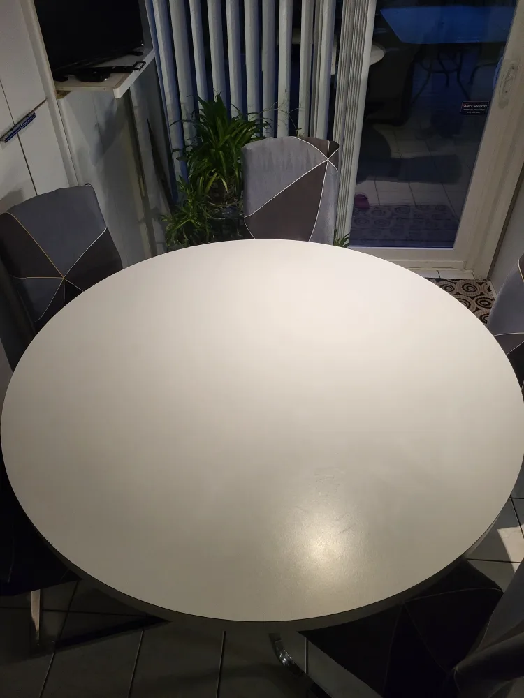 Table and 5 Chairs image indicator(4)