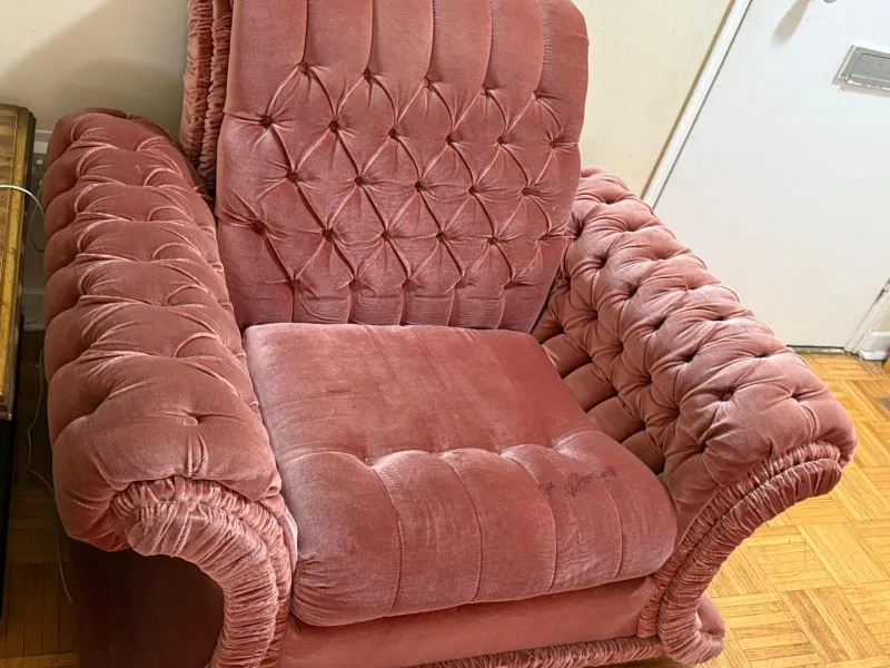 Velvet armchair thumbnail