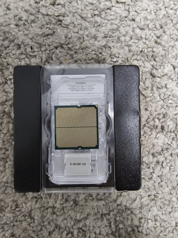 AMD Ryzen 7 7800X3D CPU - photo 2