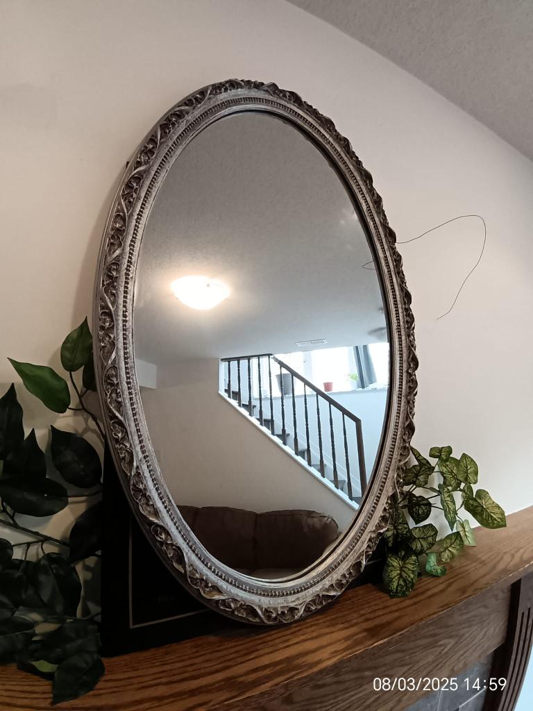 Vintage-Style Oval decorative mirror