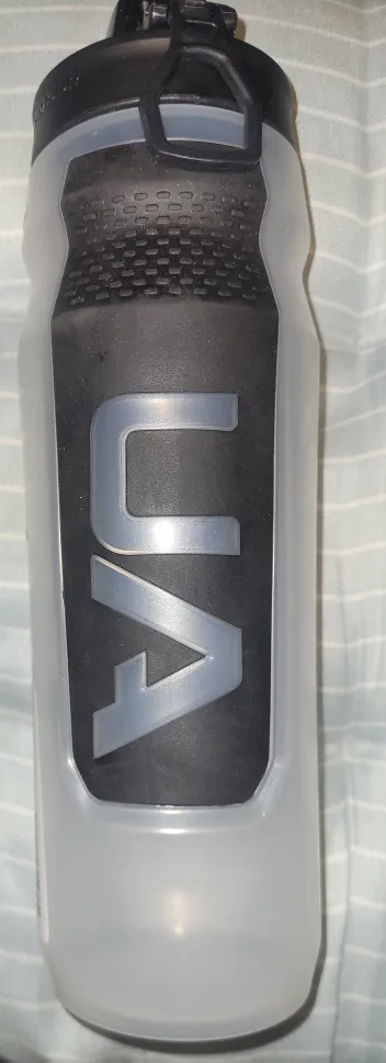 Under Armor 32oz Water Bottle --- BRAND NEW! thumbnail