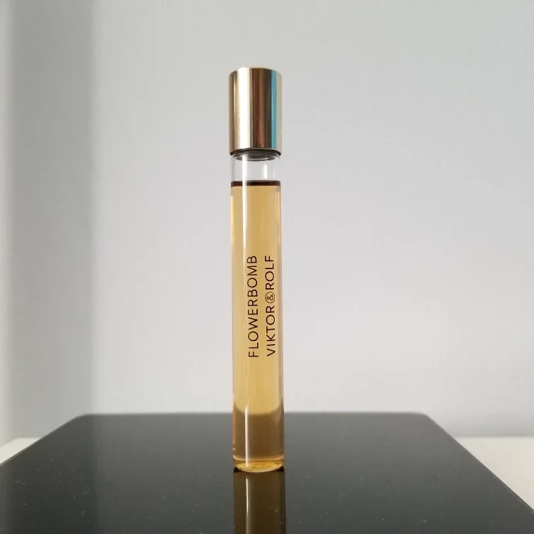 Viktor&Rolf Flowerbomb Rollerball Perfume thumbnail
