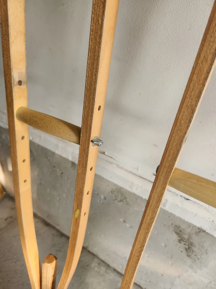 Wooden Crutches- Adjustable image indicator(2)