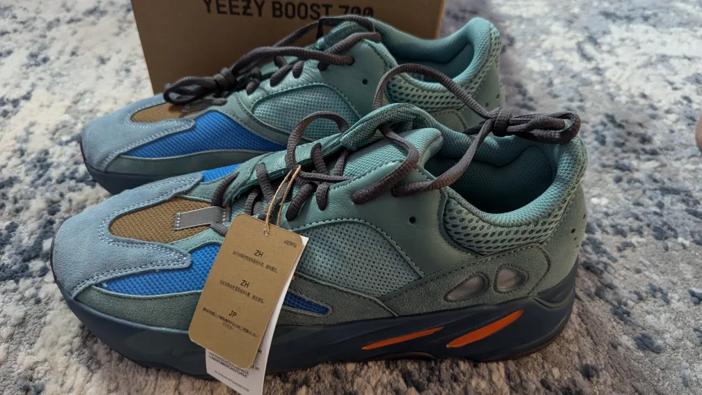 Adidas Yeezy Boost 700 US 10.5 thumbnail