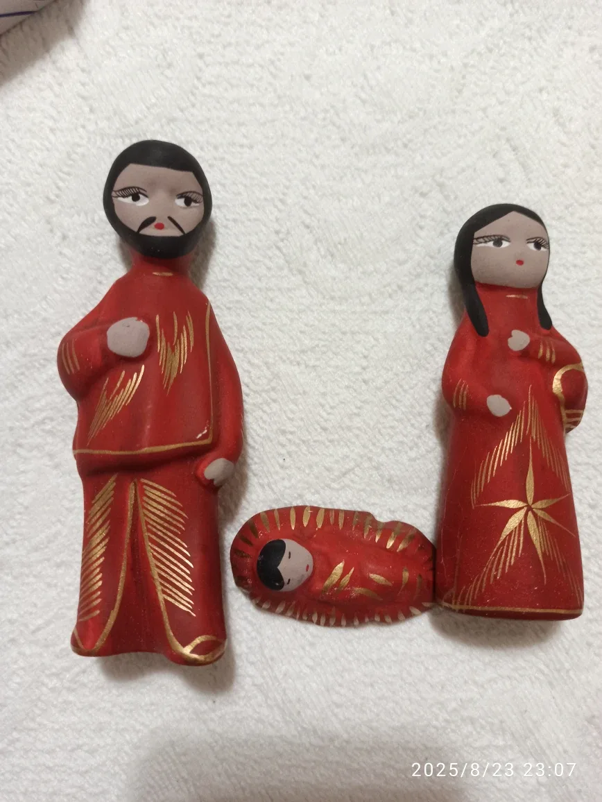 Vintage Red Nativity Set image indicator(2)