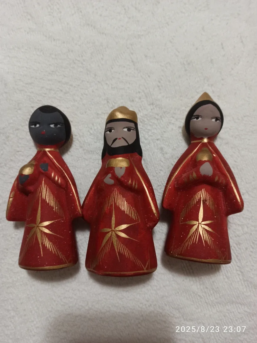 Vintage Red Nativity Set image indicator(3)