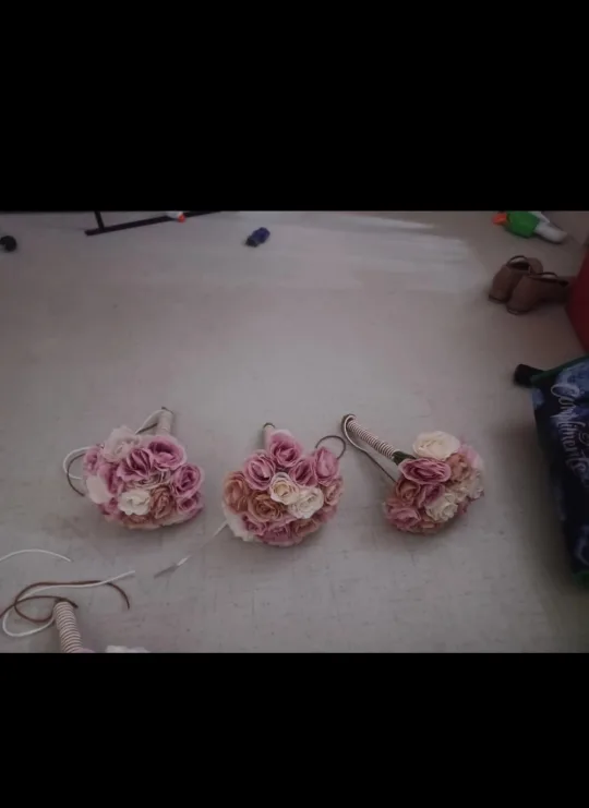 Wedding Bouquet & Boutonnieres Set image indicator(2)