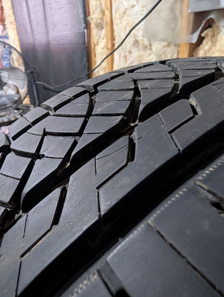 (4)-235/40R19 Falken Ziex Ze960 A/S All Season Tires